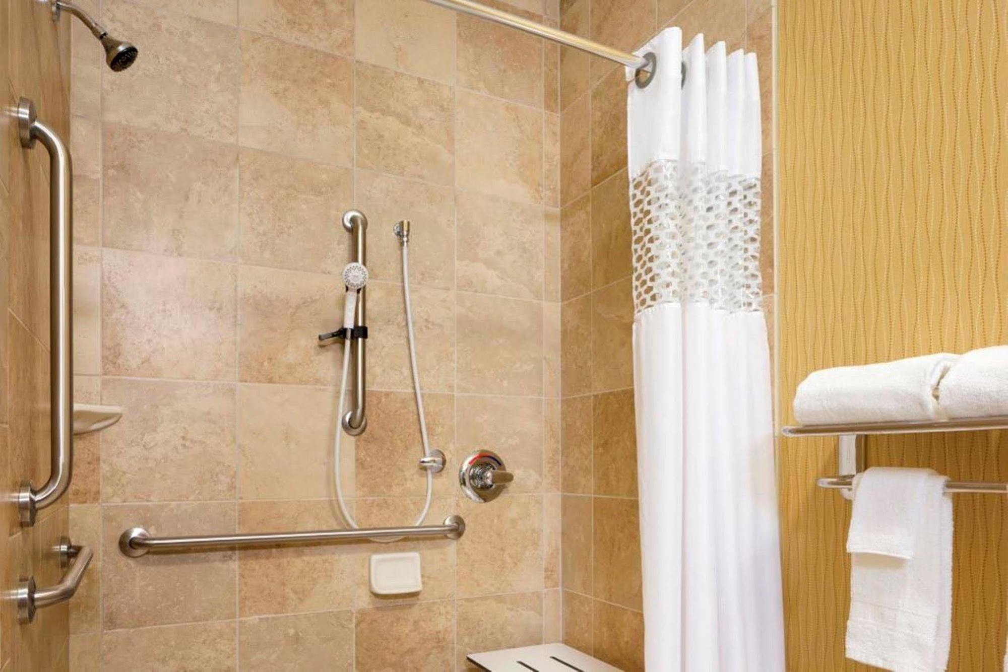 Montrose Hampton Inn Akron-Fairlawn מראה חיצוני תמונה